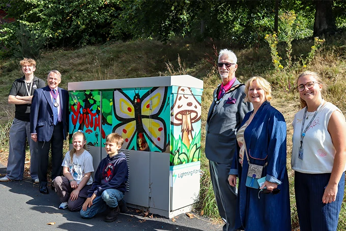 Heathfield youth art wraps lightning fibre cabinet - 02