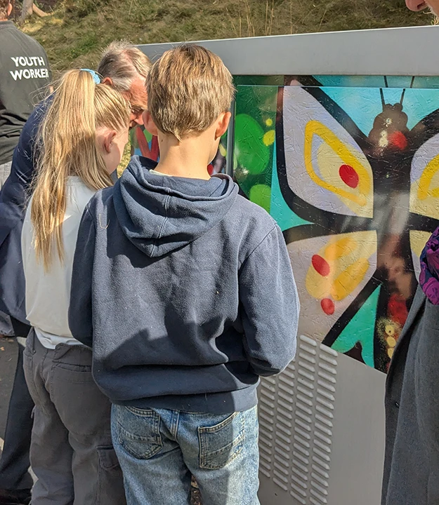 Heathfield youth art wraps lightning fibre cabinet - 04